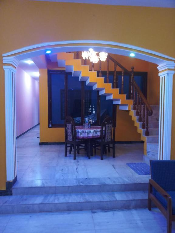 Valentine Hostel & Guest House Pondicherry Exterior photo